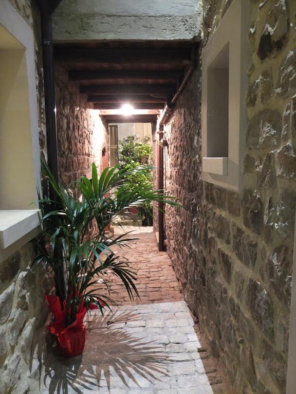 Notti O' Tunn Luxury Rooms In Centro Geraci Siculo Экстерьер фото
